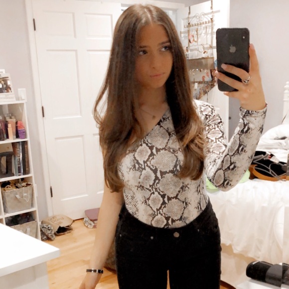 Meet your Posher, Daniella - Picture 1 of 1